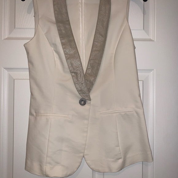 Dynamite Sleeveless Blazer - Picture 4 of 4